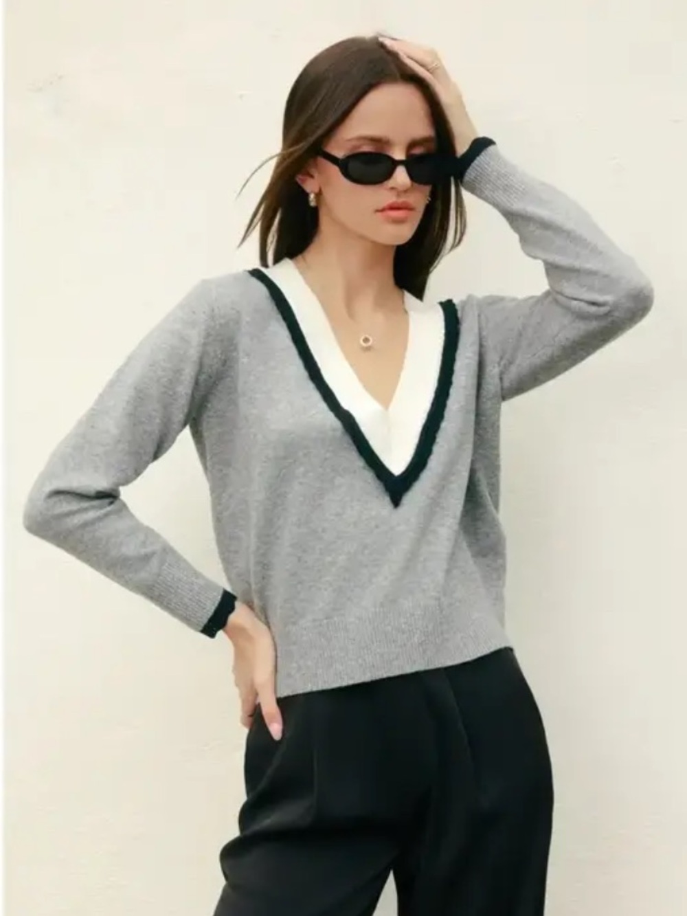 Dress Forum Varsity V-Neck Grey Sweater Cream &‎ Black Trim Sz S